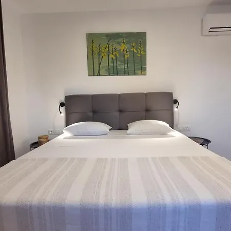 Noel 1 Apartment